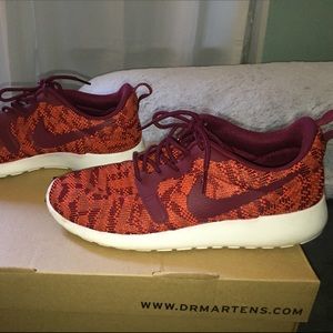 nike orange aztec roshe run (women’s)
